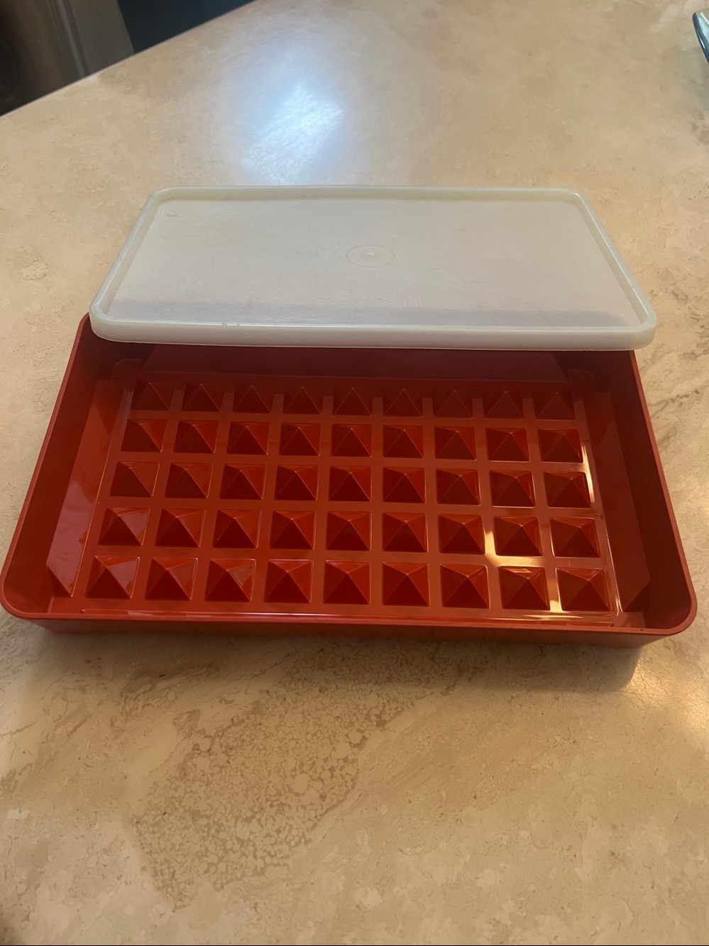 Tupperware 1292-7 Hot Dog Bacon Deli Meat Keeper Marinade Container Lid RED